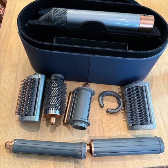 Dyson Airwrap with all attachments nickel/copper - Picture 1 of 4